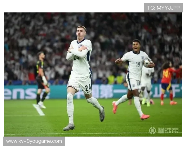 切尔西帕尔默逆足抽射破网引起全场轰鸣