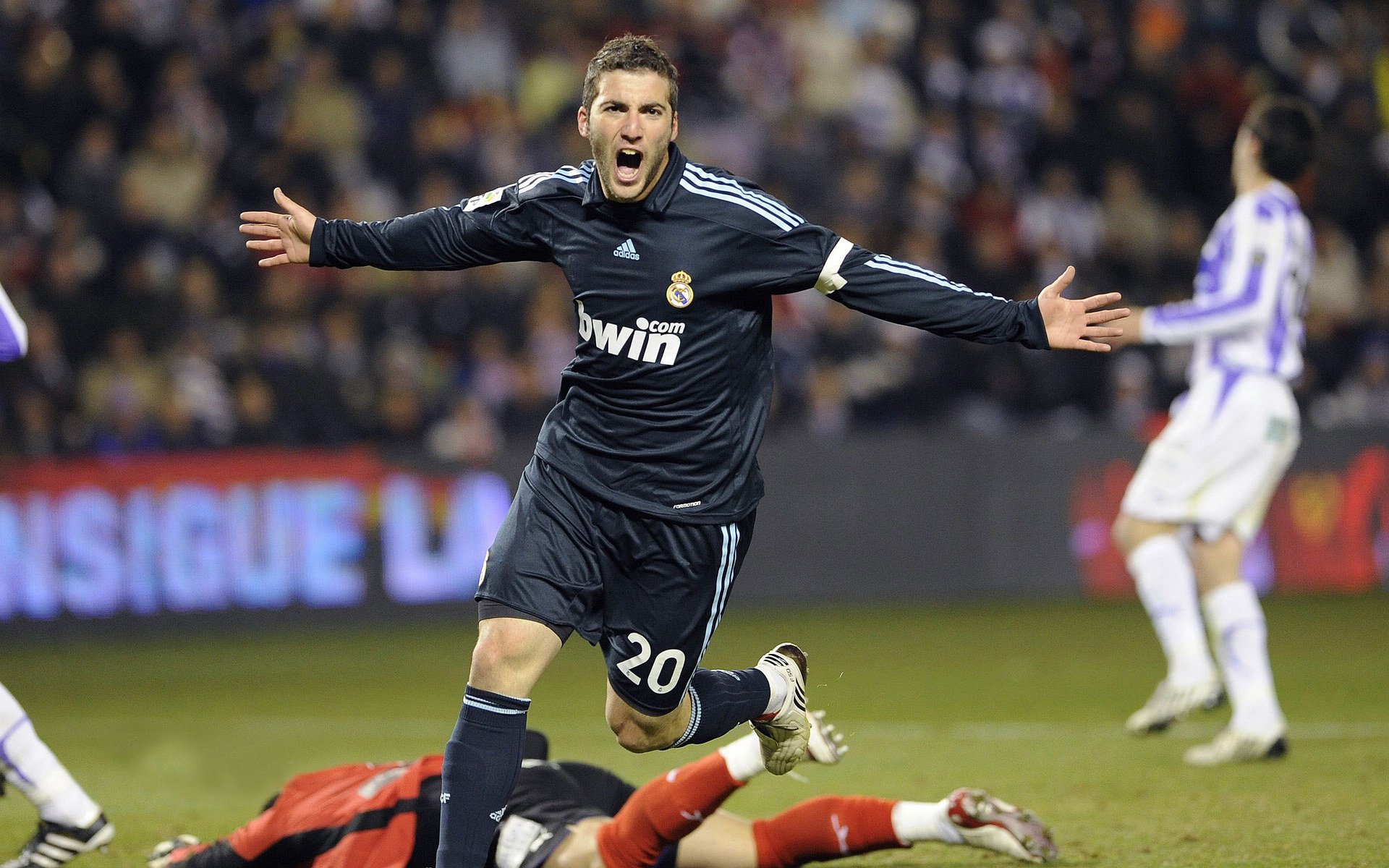 英国队用速度与协作书写辉煌篇章，英国队友